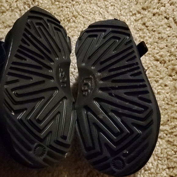 Uggs - Picture 3 of 3